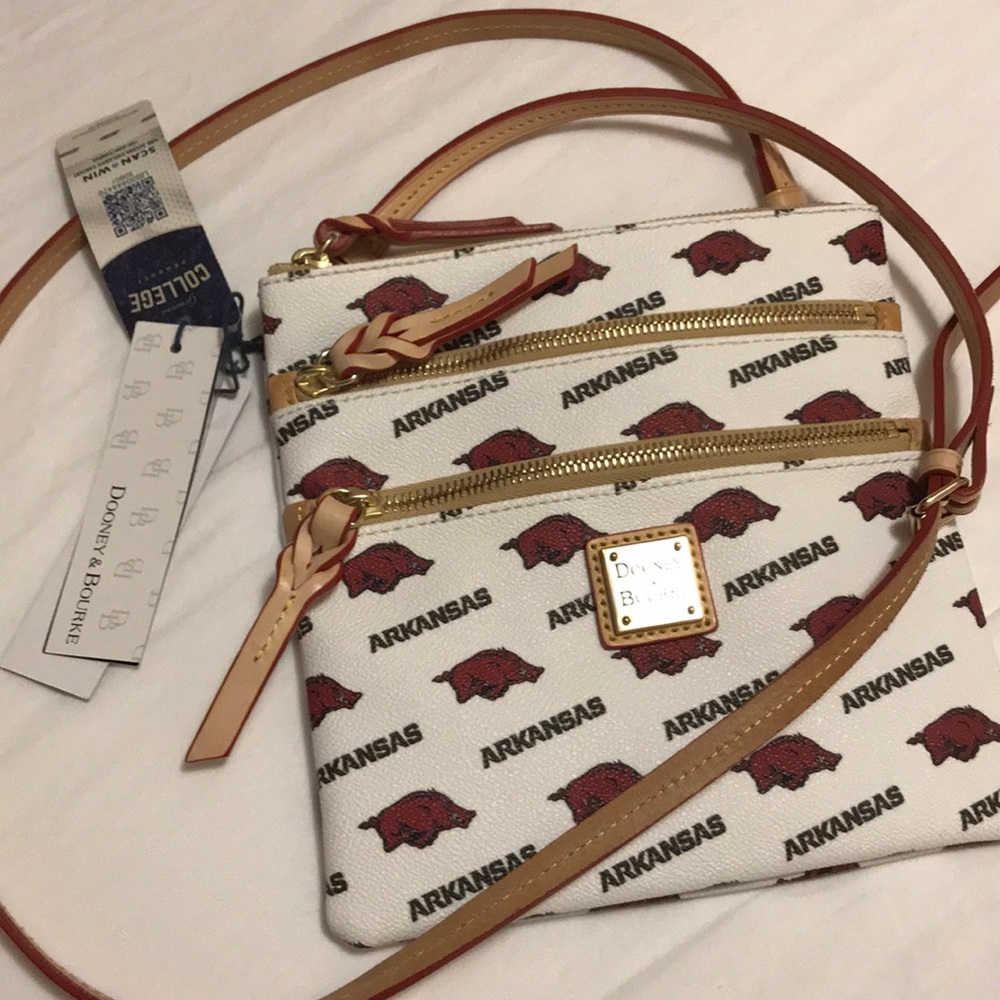 Dooney & Bourke ( cross body bag)